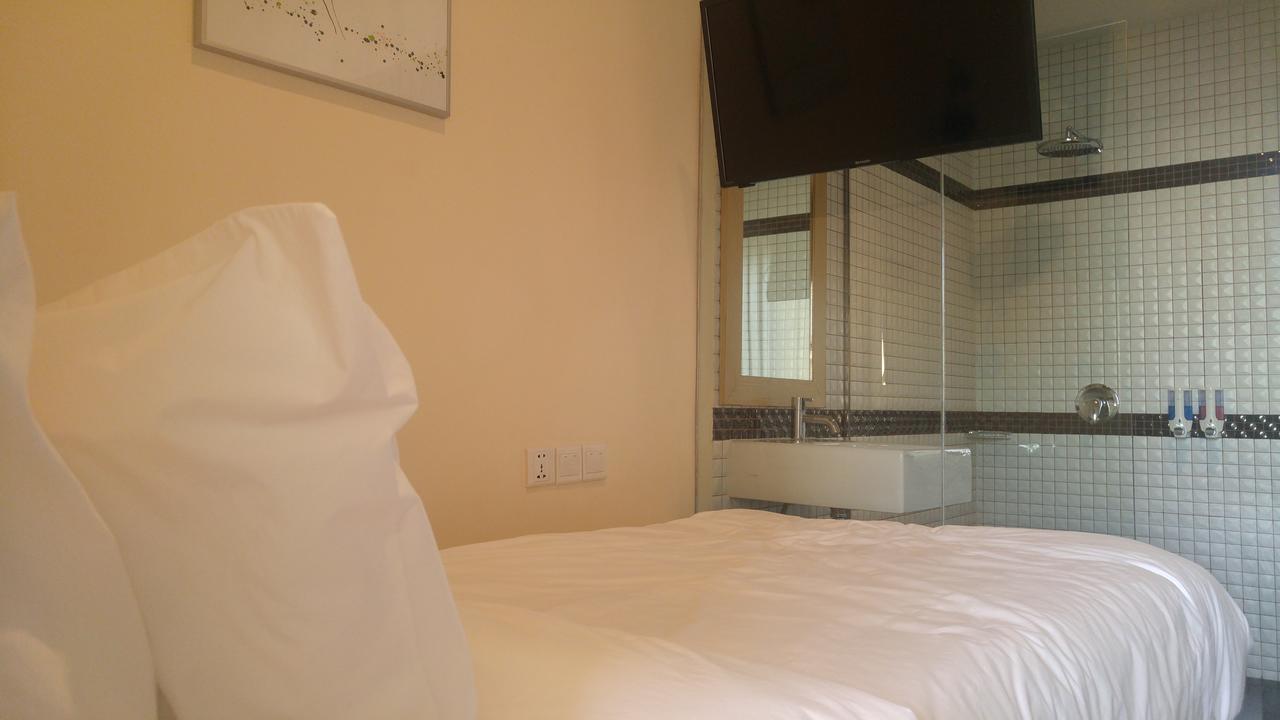 Ostello Pod House Makassar Esterno foto
