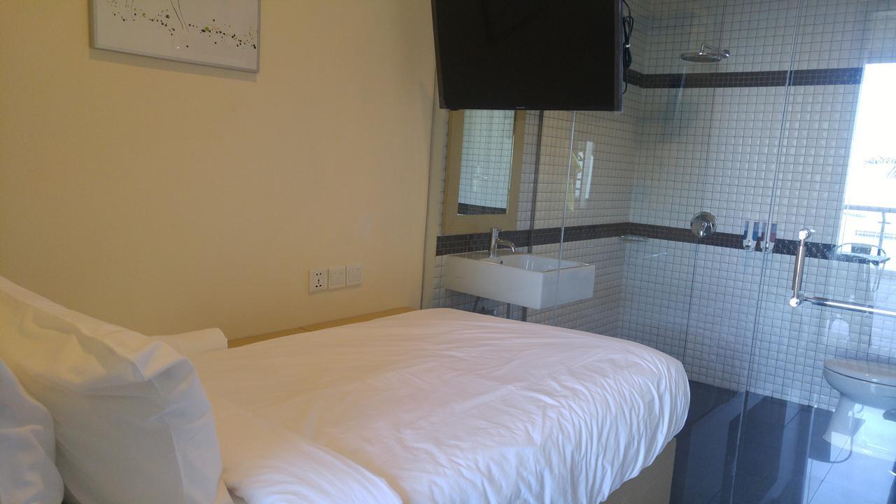 Ostello Pod House Makassar Esterno foto