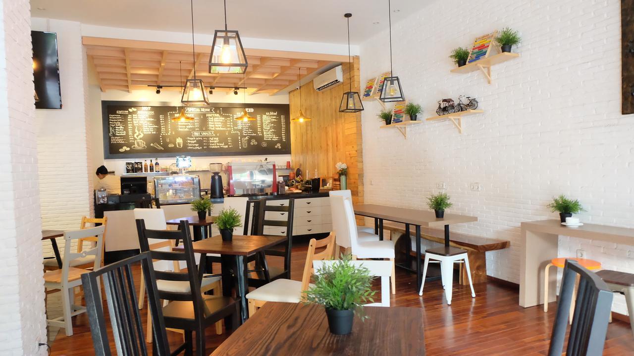 Ostello Pod House Makassar Esterno foto