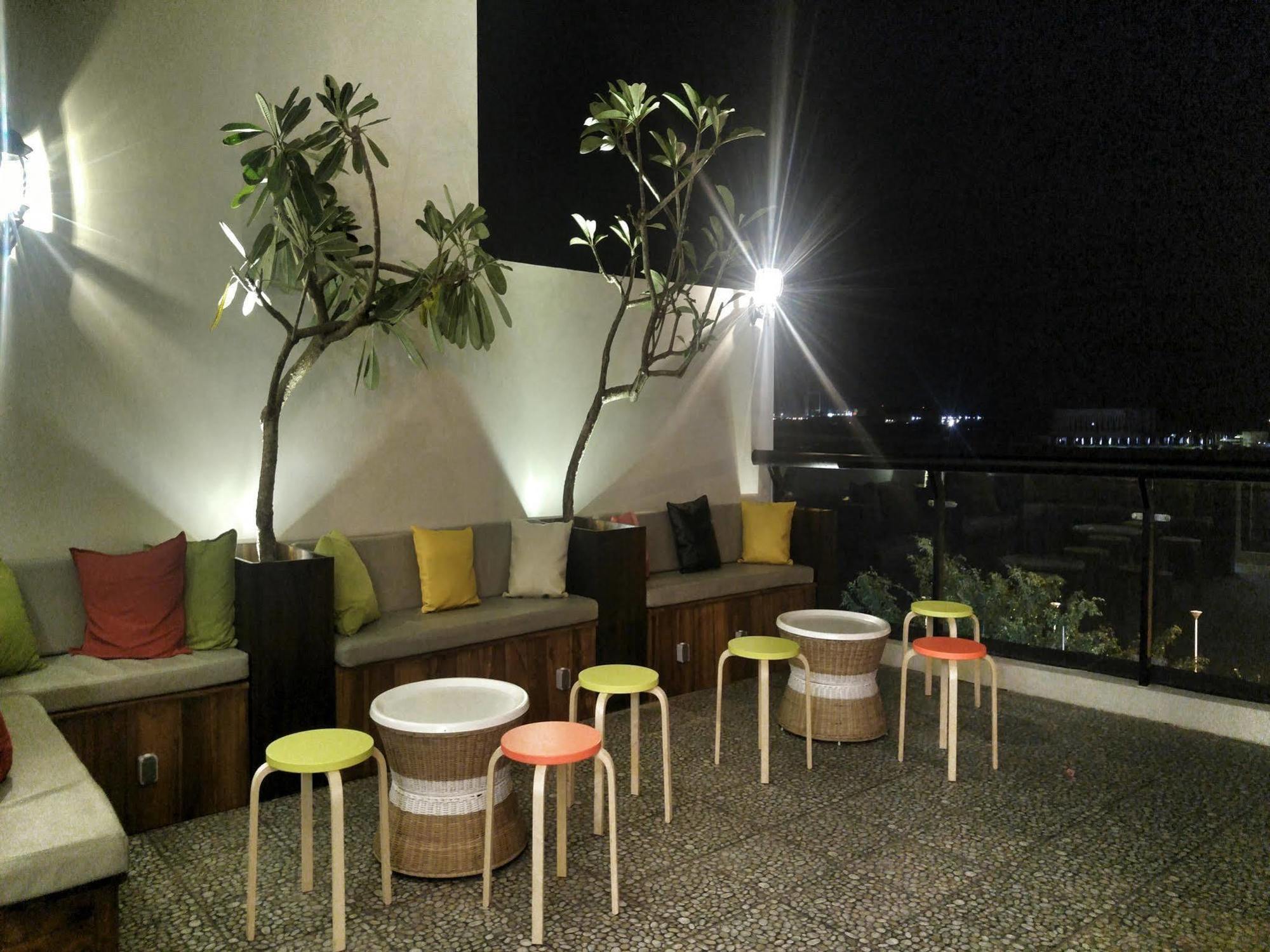 Ostello Pod House Makassar Esterno foto