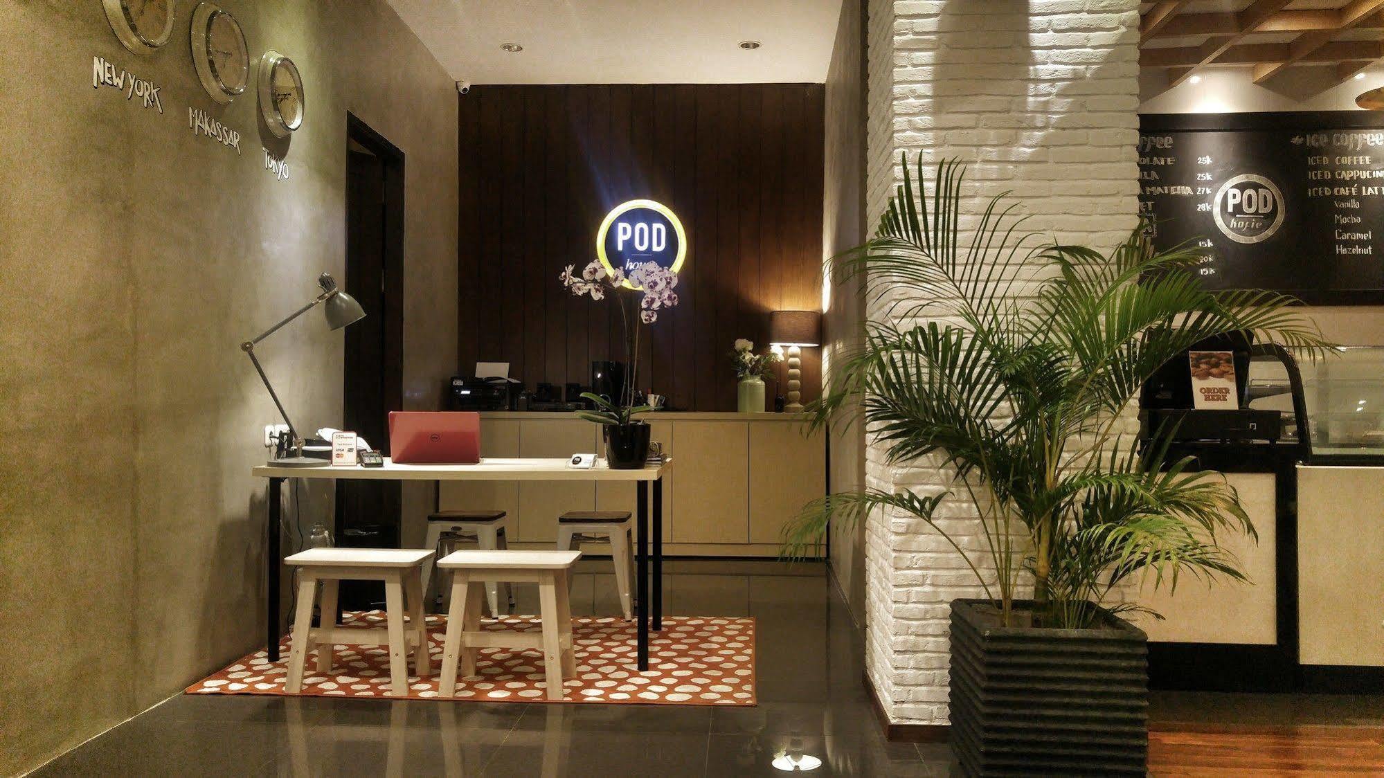 Ostello Pod House Makassar Esterno foto