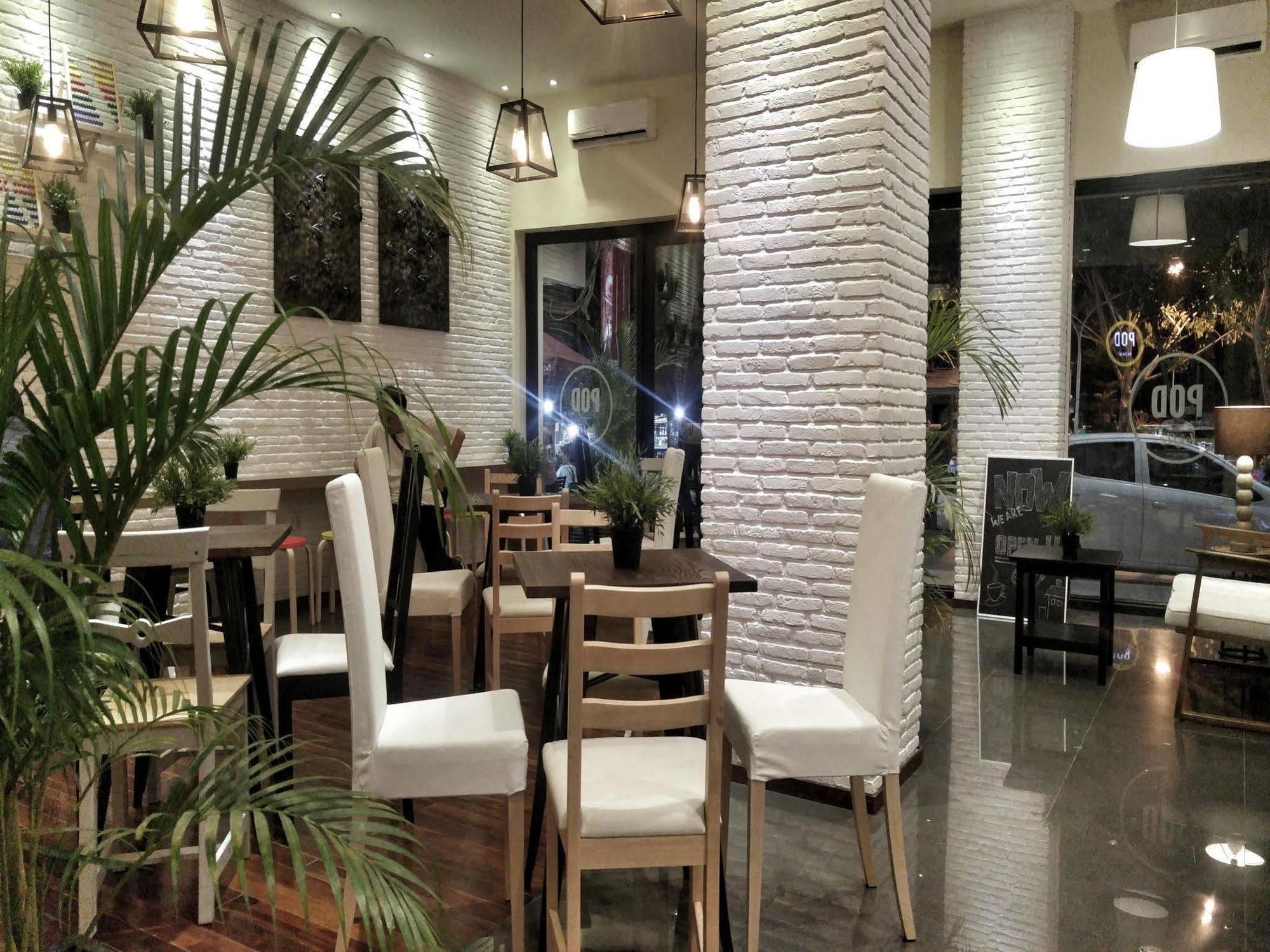 Ostello Pod House Makassar Esterno foto